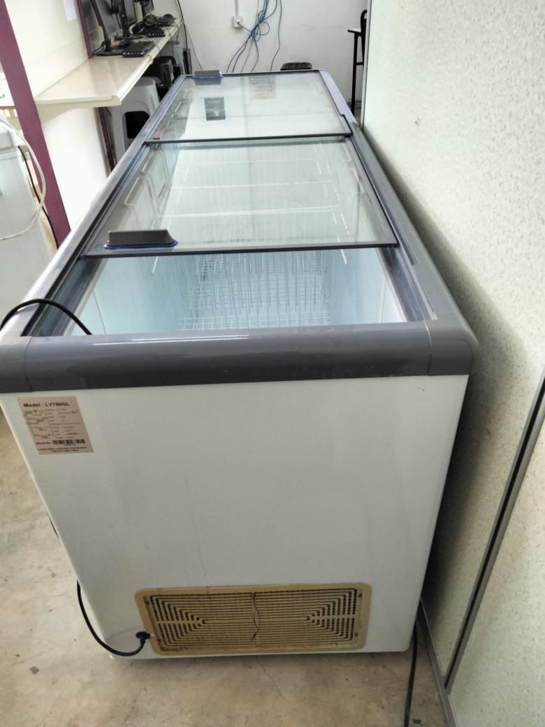 SNOW Freezer 710 L (LY750GL) (Category: Refrigerators & Freezers) located in Kuala Lumpur. Submitted by koperasik12970 (Listing ID 1301166355, Image 2). Description: Brand : SNOW Model : LY750GL Capacity : 710 Litres Power : 220-240 VAC 50Hz Phase : Single Amps : 205 Refrigerant : R134a (CFC Free) Charge : 200 grams Motor : 3/8. H,P Jo No : J1942008 Climate : Class T.