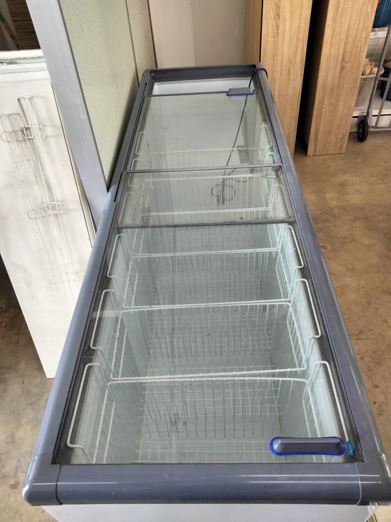 SNOW Freezer 710 L (LY750GL) (Category: Refrigerators & Freezers) located in Kuala Lumpur. Submitted by koperasik12970 (Listing ID 1301166355, Image 3). Description: Brand : SNOW Model : LY750GL Capacity : 710 Litres Power : 220-240 VAC 50Hz Phase : Single Amps : 205 Refrigerant : R134a (CFC Free) Charge : 200 grams Motor : 3/8. H,P Jo No : J1942008 Climate : Class T.
