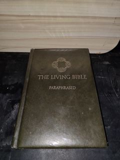 THE LIVING BIBLE PARAPHRASE