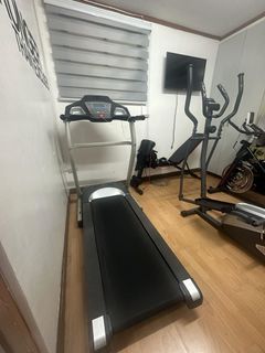 Treadmill w/ automatic incline