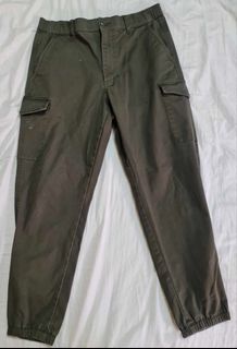 Uniqlo Green Cargo pants