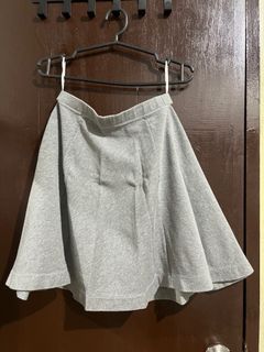 Uniqlo grey skirt
