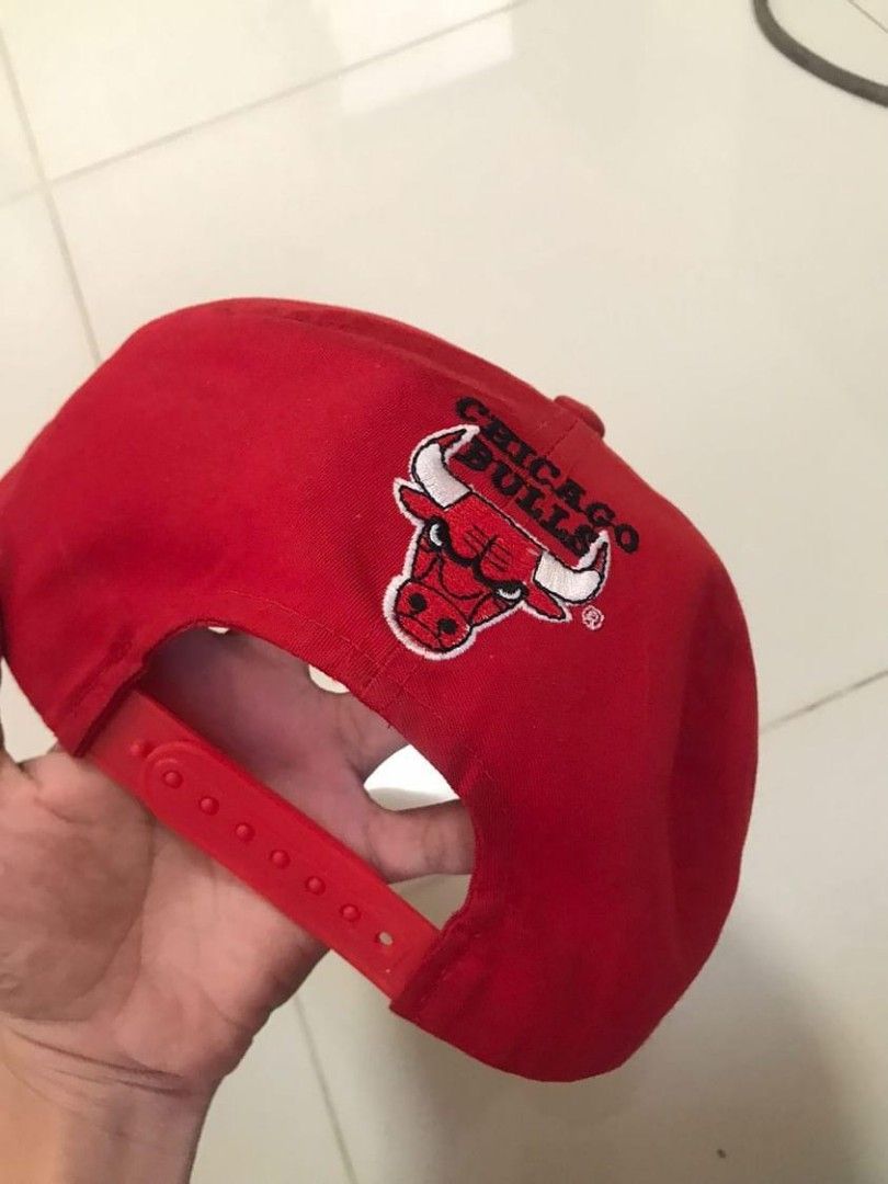 Vintage big logo bulls cap (Category: Activewear) located in Cebu City. Submitted by underrated2000 (Listing ID 1301228185, Image 2). Description: V cap Chicago bulls big logo tag: ADJ Good condition pa change snap yung tag nya pa fade na color rate: 9.8 - 10 adult size 2k + ship.