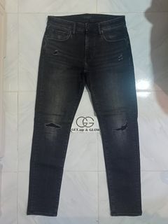 ✅ UNIQLO "Skinny Fit - Damage" Jeans
