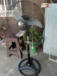 Airmax 16 gray stand fan 650 pesos