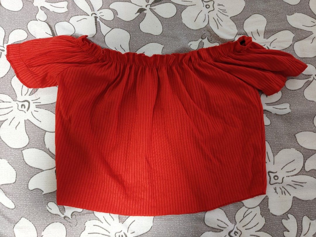 Assorted Clothes (Category: Blouses) located in Singapore. Submitted by robin0515 (Listing ID 1304287542, Image 2). Description: Mixed clothings. Selling for cheap. PM for details.
