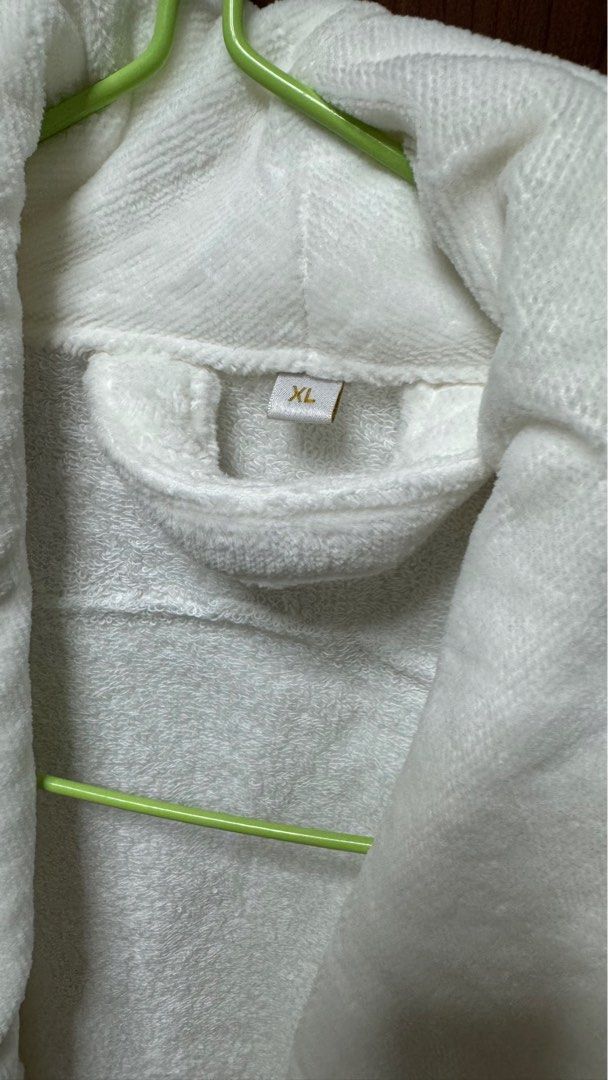 Bath robe (Category: Activewear) located in Singapore. Submitted by tayloralison (Listing ID 1304369921, Image 3). Description: Never used and its still in the plastic . Rfs: too large for my partner & for me . This is a unisex bathrobe. Thick & quite long. As seen in the photos..