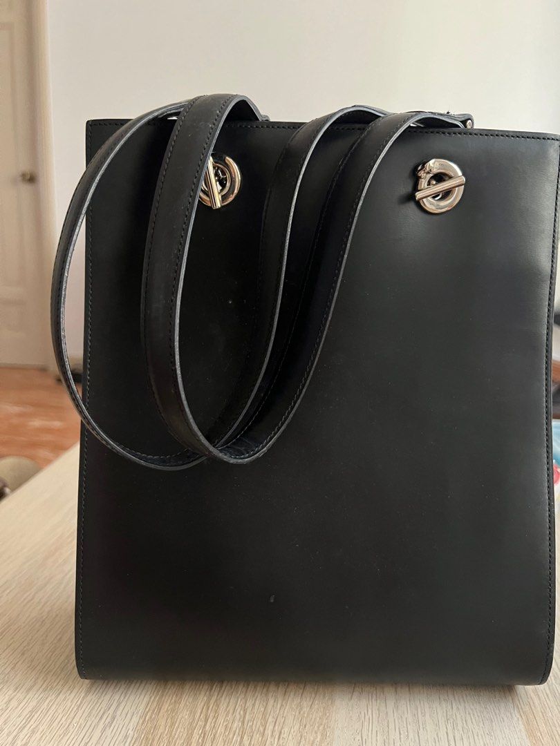 Cartier Bag (Category: Luxury Bags & Wallets) located in Manila. Submitted by berna1340 (Listing ID 1304382504, Image 2). Description: .