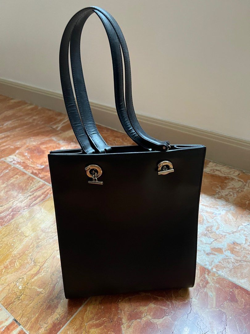 Cartier Bag (Category: Luxury Bags & Wallets) located in Manila. Submitted by berna1340 (Listing ID 1304382504, Image 1). Description: .