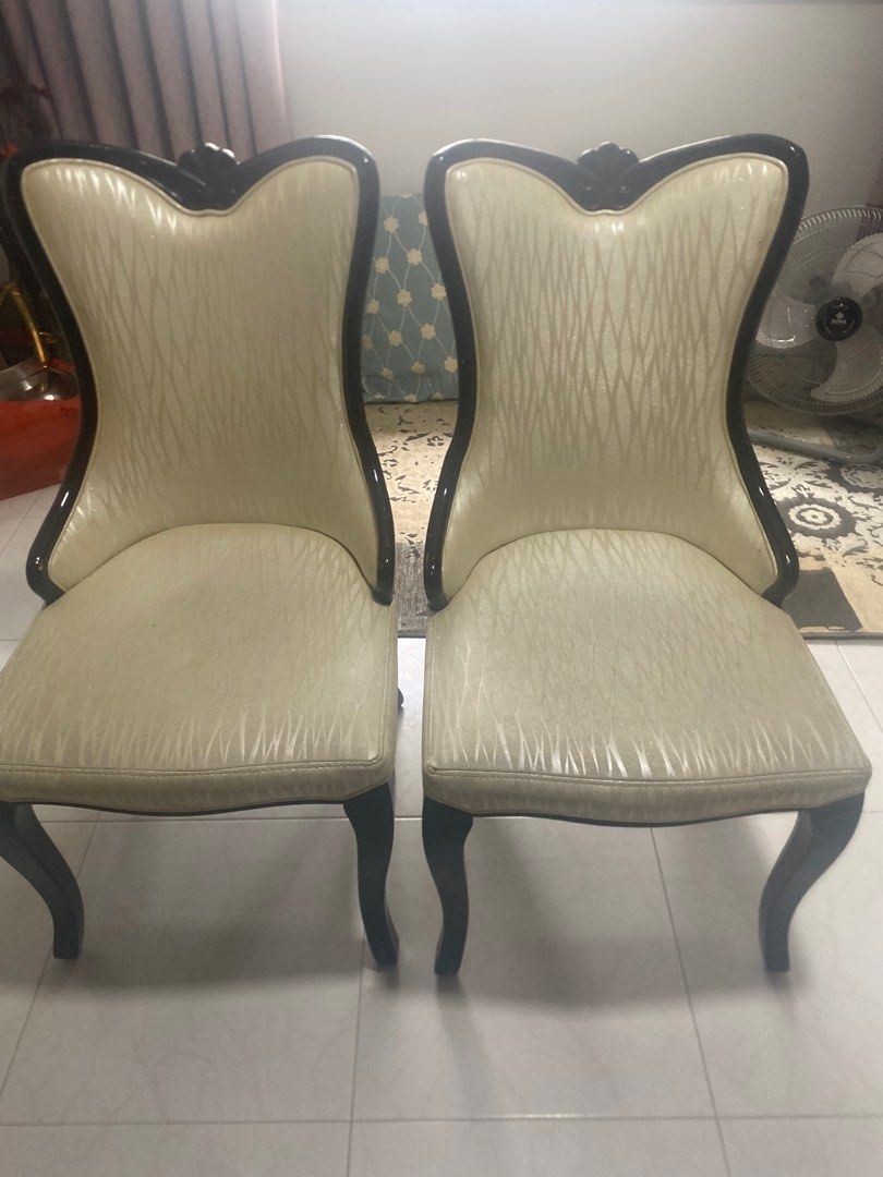 Dining Table (Category: Tables & Sets) located in Singapore. Submitted by zaad786 (Listing ID 1304320774, Image 2). Description: Ceramic dining table Ofwhite Col with 6 chairs still good condition ard 75%, used occasionally , slight dents on the edge and chairs also , need to shift house otherwise wouldn’t be required to sell..