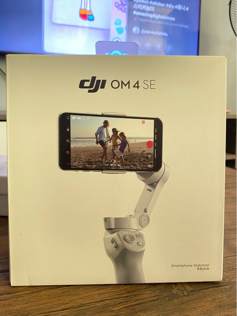DJI OM 4 SE Gimbal (Category: Gimbals & Stabilizers ) located in Pasig City. Submitted by prelovedby.sy (Listing ID 1304305757, Image 1). Description: Selling this gimbal for only ₱4,000 - Complete set - Like new condition - Di na nagagamit, naka tambak lang sa bahay hehe. - twice lang natry gamitin - For professional picture taking/vlogging/video Location: Pasig.