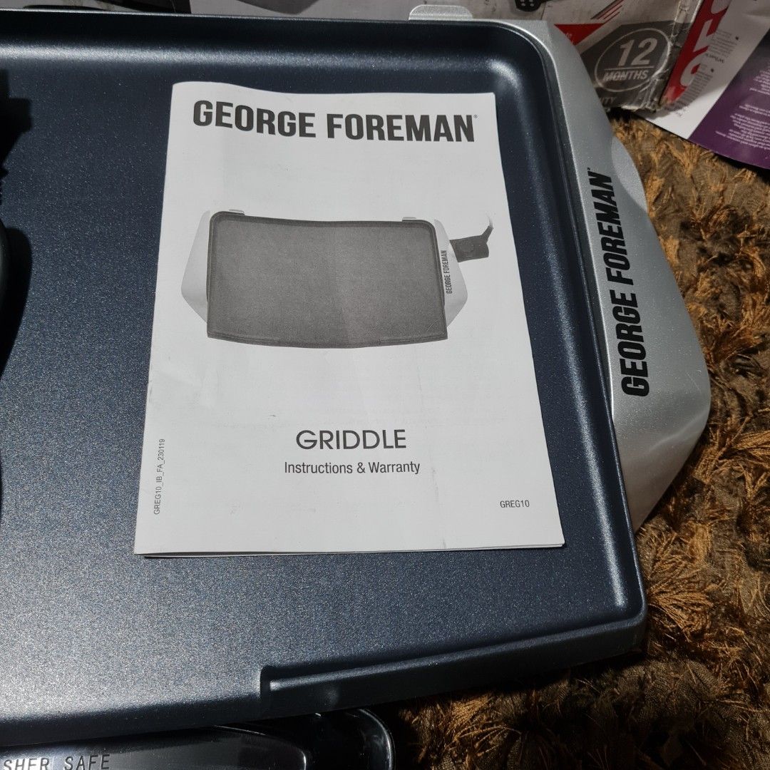 Electric griddle (Category: BBQ, Grills & Hotpots) located in Taguig. Submitted by roma2701 (Listing ID 1304399991, Image 2). Description: almost new with box 220V brand George Foreman Dimension 55cm X 30cn test all you want.