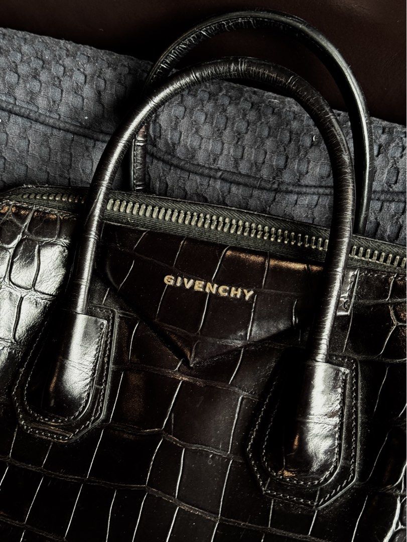Givenchy Antigona Crocodile Medium (Category: Luxury Bags & Wallets) located in Quezon City. Submitted by secondninico (Listing ID 1304420595, Image 3). Description: GIVENCHY Antigona Bag Black Croc Embossed Leather Medium Gunmetal Hardware MADE IN ITALY 100% Calfskin Elevate your style with the luxurious Givenchy Antigona Medium Bag in crocodile stamped calf leather. Renowned for its structured silhouette and timeless elegance, this statement pi