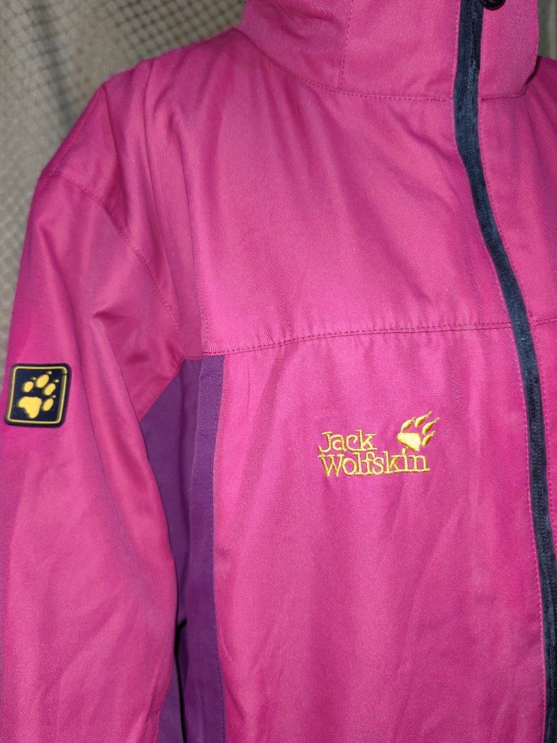 Jack Wolfskin waterproof jacket (Category: Coats, Jackets and Outerwear) located in Cebu City. Submitted by thecherub (Listing ID 1304331807, Image 2). Description: Jack Wolfskin waterproof jacket with goretex. Only used once hike to Mt. Apo. Small-Medium.