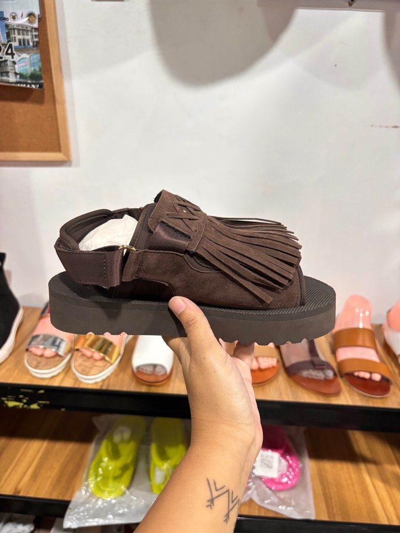 Bayflow Japan Platform sandal ang comfy neto (Category: Flats & Sandals) located in Manila. Submitted by killipcher51791 (Listing ID 1304306976, Image 1). Description: Super sale na din eto at may black din sya.