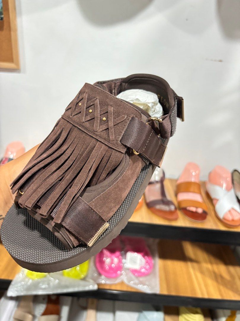 Bayflow Japan Platform sandal ang comfy neto (Category: Flats & Sandals) located in Manila. Submitted by killipcher51791 (Listing ID 1304306976, Image 3). Description: Super sale na din eto at may black din sya.