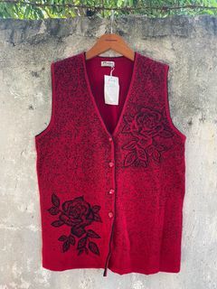 KNITTED VEST

🔹EXCELLENT CONDITION
🔹LARGE
🔹380+SF🏷️
🔹COURIER: J&T🚗
🔹MOP: GCASH
DM FOR SURE BUYER📩📩