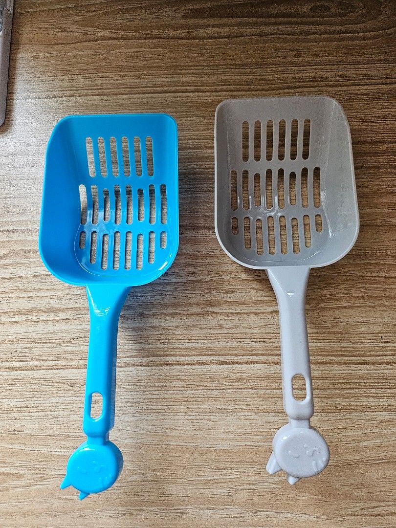 Litter sand scooper (Category: Homes & Other Pet Accessories) located in Quezon City. Submitted by smile_xd08 (Listing ID 1304313326, Image 2). Description: Brandnew 75 each Please see the details in the pictures above. Payment: Gcash or Maya app message me on whatsup app Location: Near litex, commonwealth, QC.