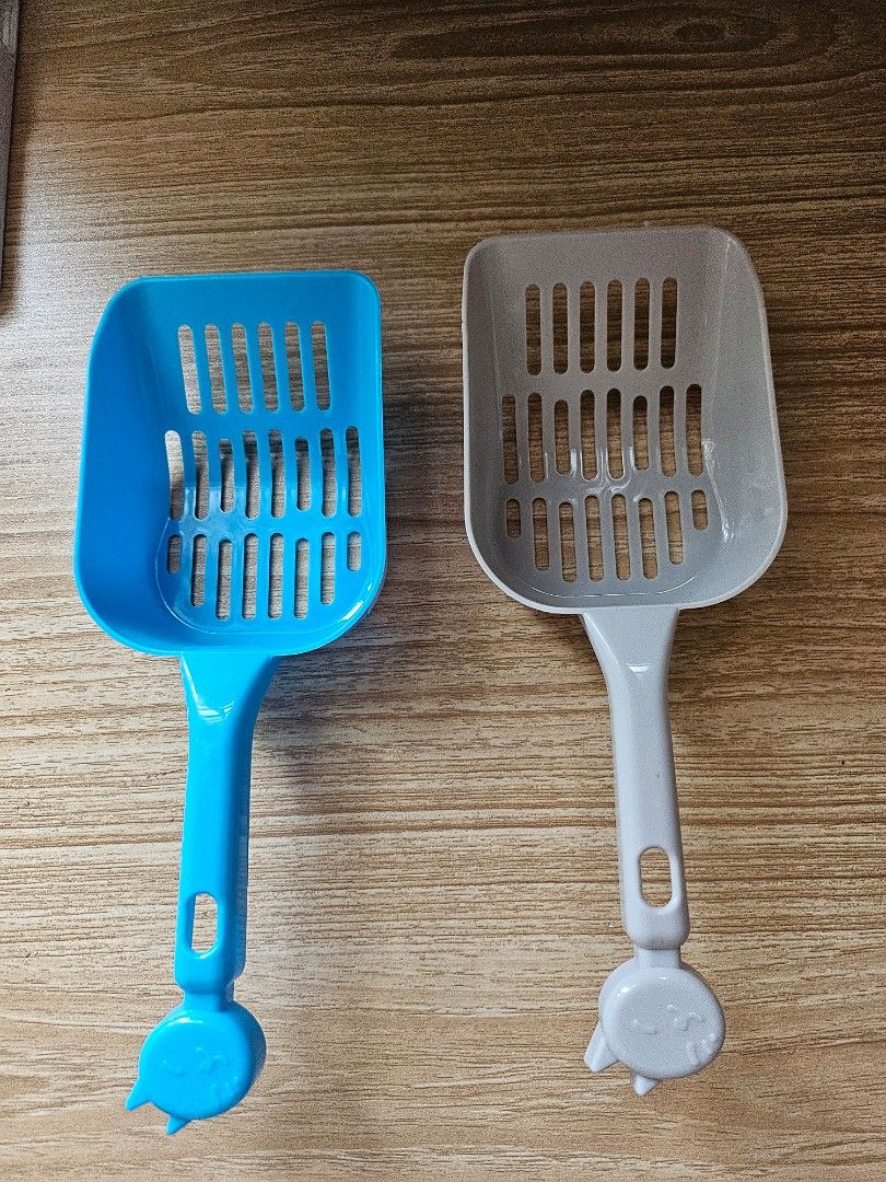 Litter sand scooper (Category: Homes & Other Pet Accessories) located in Quezon City. Submitted by smile_xd08 (Listing ID 1304313326, Image 1). Description: Brandnew 75 each Please see the details in the pictures above. Payment: Gcash or Maya app message me on whatsup app Location: Near litex, commonwealth, QC.