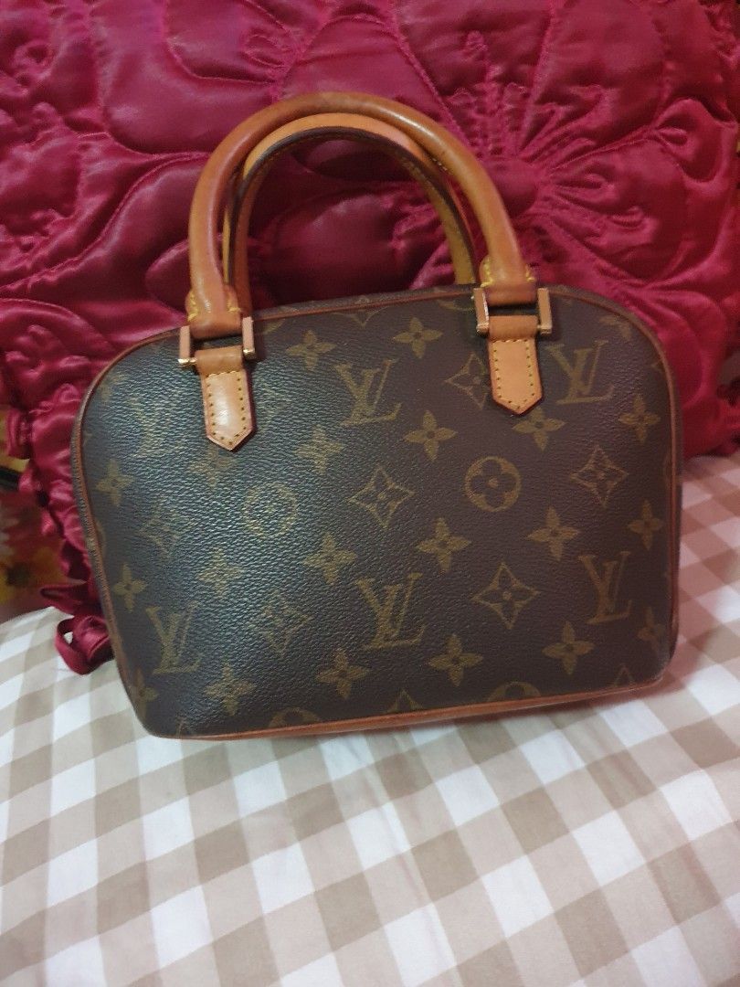 Lv sarria mini (Category: Luxury Bags & Wallets) located in Makati City. Submitted by britishheart (Listing ID 1304412048, Image 2). Description: preloved vintage lv nano handbag without sling.almost 20cm genuine leather from japan.source.very nice i actual..no flaws.
