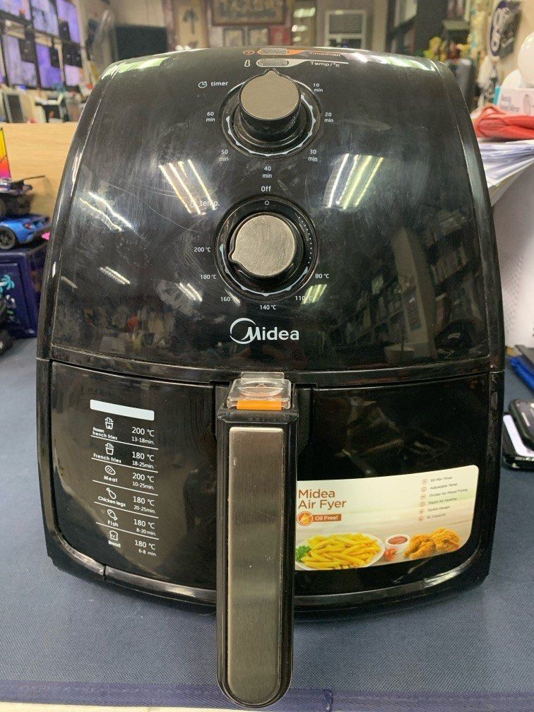 Midea Air Fryer - 220volts (Category: Cookers) located in Pasay City. Submitted by enrico_appliances (Listing ID 1304357233, Image 1). Description: Item is in excellent condition working 220volts with issue with small carck at the bottom (no impact on performance) .