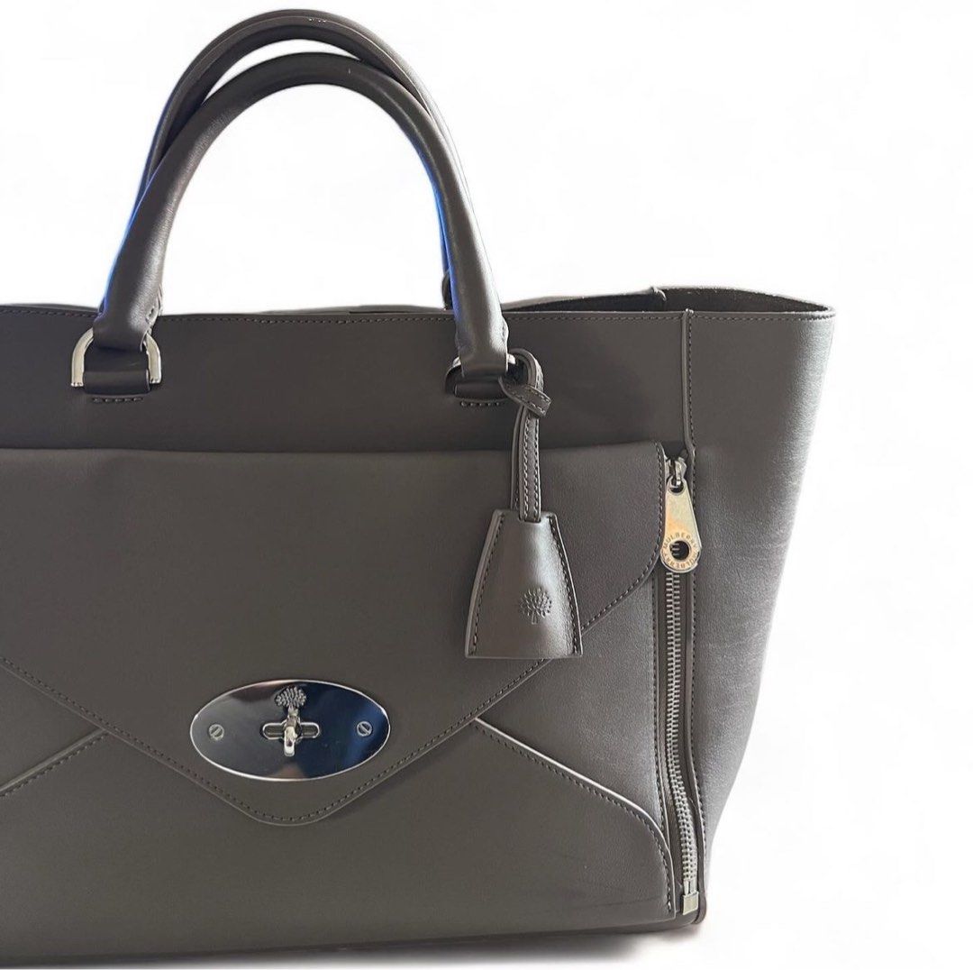 MULBERRY Willow Tote Bag (Category: Luxury Bags & Wallets) located in Davao. Submitted by allthisandmore (Listing ID 1304366162, Image 3). Description: 100% Authentic Inclusions: Dust Bag .