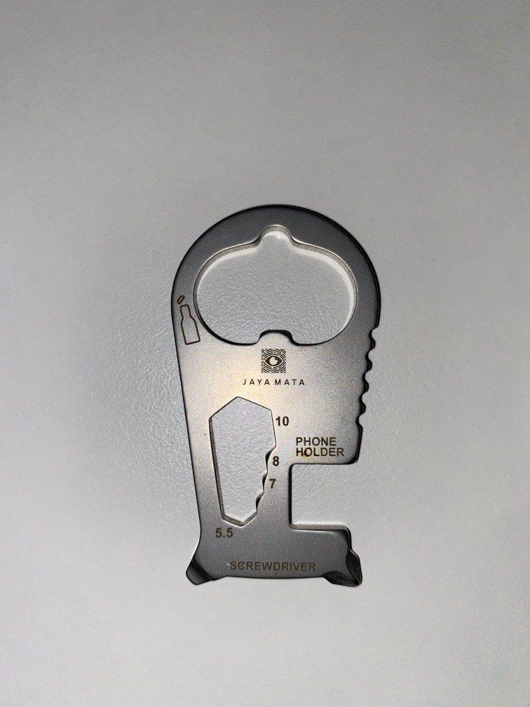 Multipurpose tool (Category: Home Improvement Tools & Accessories) located in Petaling Jaya. Submitted by yienns (Listing ID 1304314102, Image 2). Description: Phone holder Screwdriver Bottle opener.