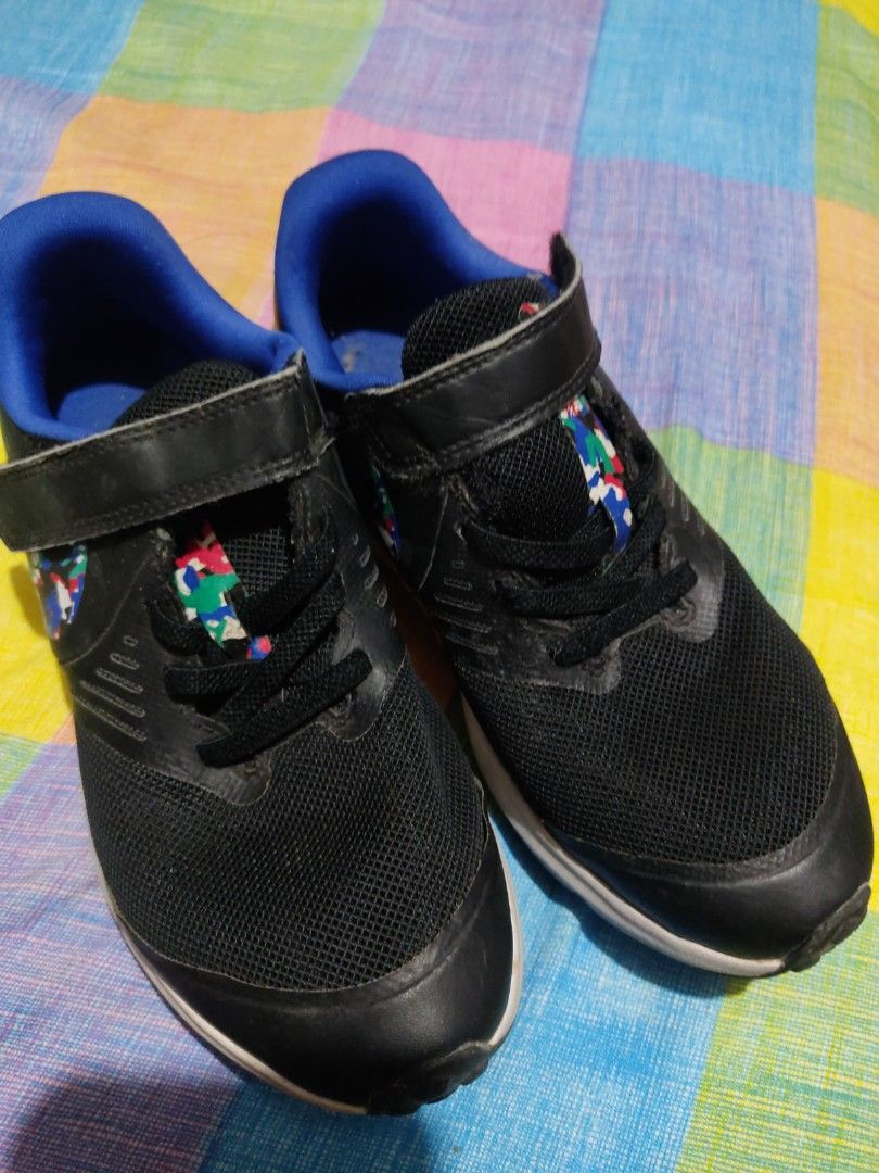Nike shoes (Category: Babies & Kids Fashion) located in Davao. Submitted by jo_0821 (Listing ID 1304295988, Image 1). Description: EUR 32 US 1Y.