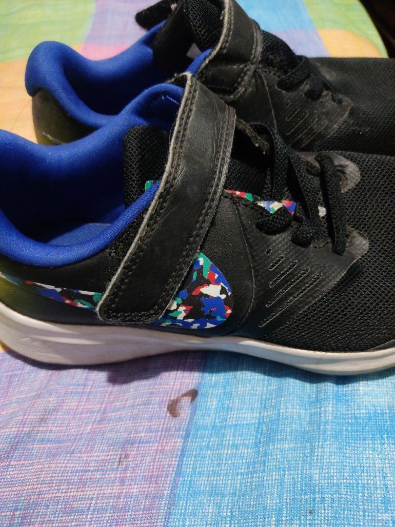 Nike shoes (Category: Babies & Kids Fashion) located in Davao. Submitted by jo_0821 (Listing ID 1304295988, Image 2). Description: EUR 32 US 1Y.
