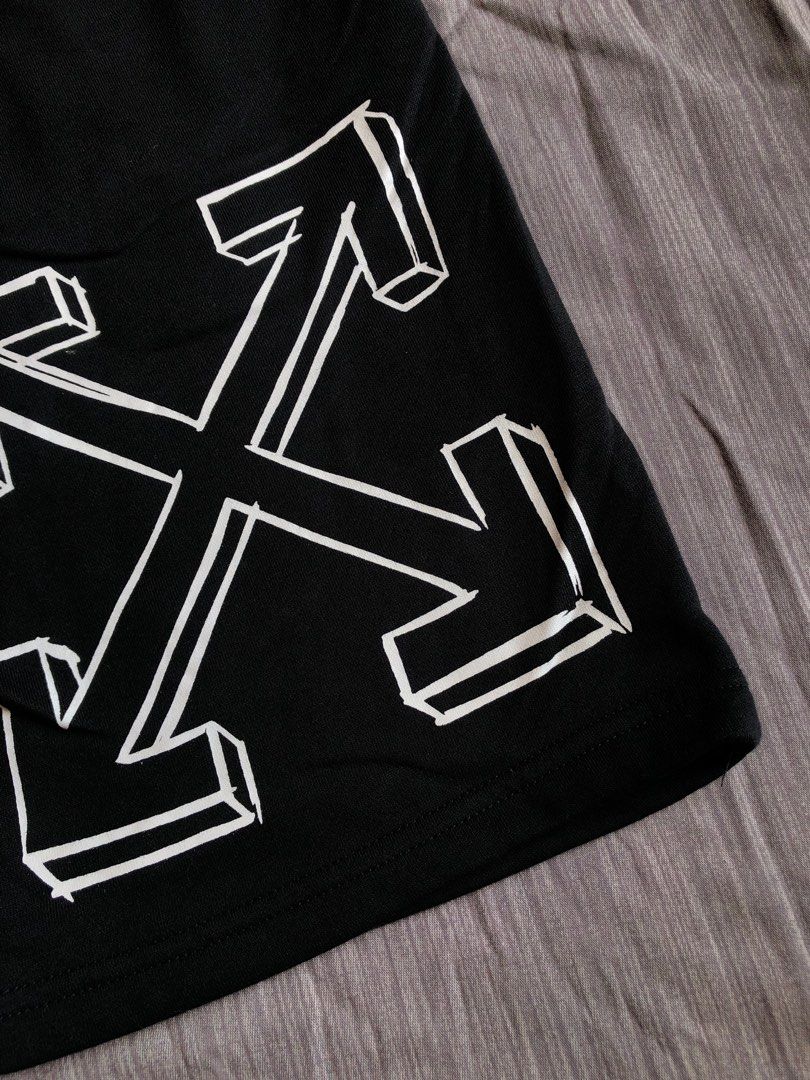 OFFWHITE SHORTS MEN 2019 Collection (Category: Shorts) located in Indang. Submitted by rosanokarim3 (Listing ID 1304295560, Image 2). Description: In good condition 9/10 Size: 28-33 (Stretchable) Padala from Hongkong Don’t know if original, Im not expert at high end brands but to give you a details base on what i see ( maganda yung mga stitching pantay pantay, sobrang ganda ng quality super comfy ng tela, feels premium, complete tags) Reason for 