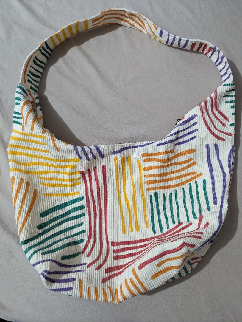 Shoulder bag (Category: Luxury Bags & Wallets) located in Pasig City. Submitted by S07613 (Listing ID 1304386678, Image 2). Description: Oversized Hobo Bag Colorblock Striped Pattern Brand new Never used Bought from Shein rfs: bought for prev summer trip pero di natuloy.