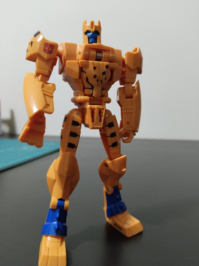 Action Figure Transformers CYBERVERSE Armatura Cheetor, Giocattolo Robot Convertibile, Personaggio Ufficiale Hasbro