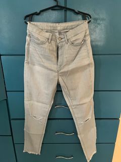 Uniqlo Ripped Jeans (Highwaist)