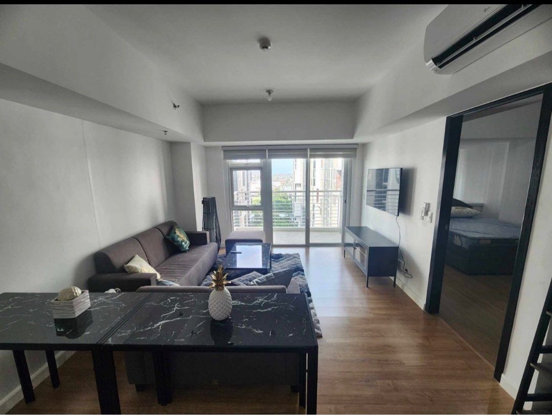 VERANDA ARCA SOUTH 1 BEDROOM (Category: Apartments & Condos) located in Makati City. Submitted by annaleelim (Listing ID 1304351260, Image 1). Description: ✅FOR SALE OR FOR LEASE ✅VERANDA ARCA SOUTH BY ALVEO LAND NEW IN THE MARKET 1 BEDROOM UNIT 60 SQM FULLY FURNISHED BRANDNEW NO PARKING CLEAN TITLE UPDATED TAX & DUES FOR LEASE 65K PER MONTH FOR SALE 17M SLIGHTLY NEGOTIABLE DIRECT TO OWNER.