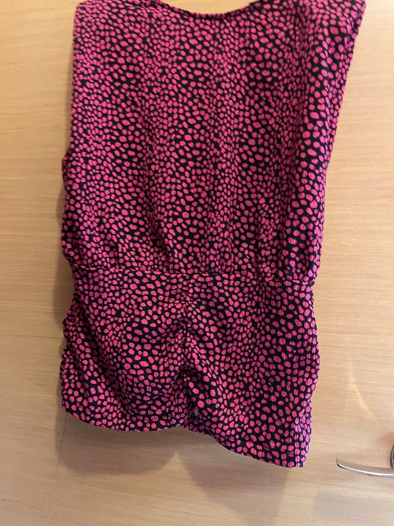 Vest （分類：襯衫）位於 Hong Kong。 由 mamamiahma 提交（商品編號 1304404821，圖片 3）。簡介： Have shoulder pads, nice colour。
