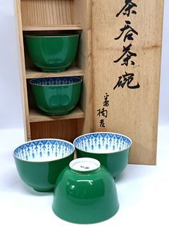 Vintage Porcelain Signed Tachiyoshi Tachiwan Tachibanakichi 5 Guest Set, Green in a Wooden Box
