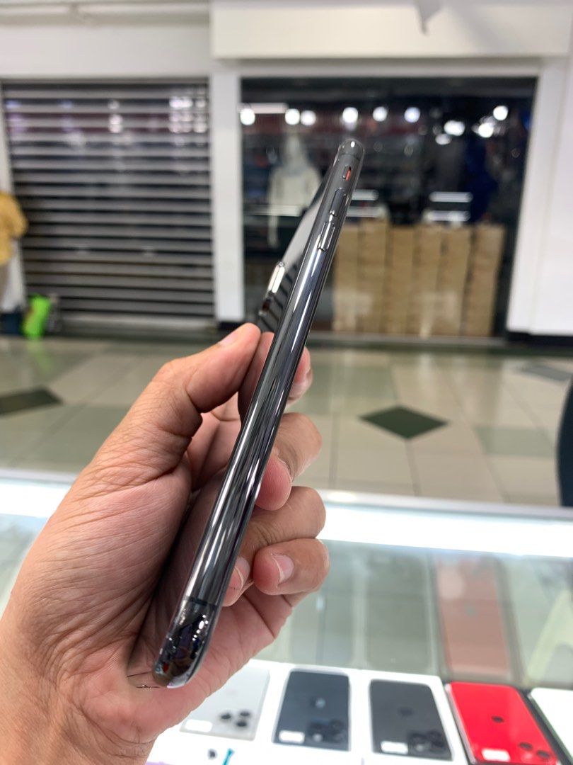 XS max 256gb (Category: iPhone X Series) located in Manila. Submitted by arzillah (Listing ID 1304346821, Image 2). Description: iPhone Xs max 256gb Factory unlock Ntc approve 90% battery health Slightly use No dents No scratches Honest issue: Amoled burn All in good conditions Open for COD/COP + SF Manila area (sameday delivery) Province area (via LBC) required DP to avoid cancellations Physical store:Greenhills Shopping Center, 2ndfloor, stall#
