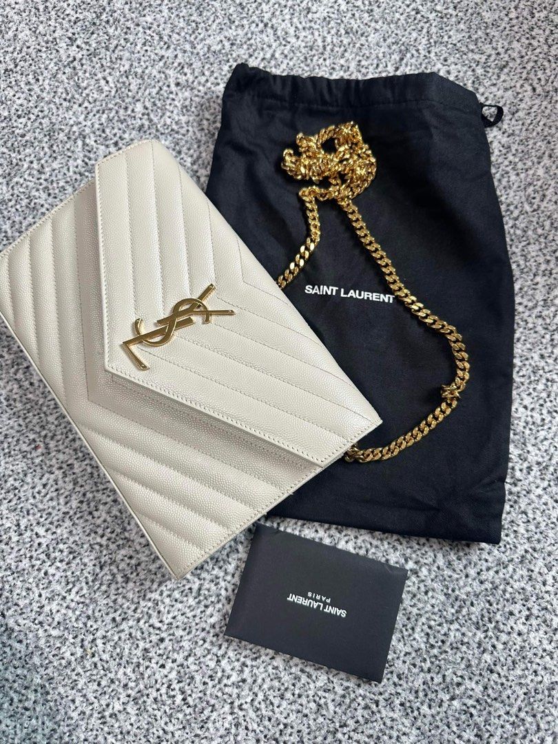 YSL medium envelope woc (Category: Luxury Bags & Wallets) located in Taguig. Submitted by angelbellaclaire (Listing ID 1304446613, Image 1). Description: .