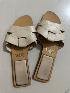 Zara Sandals Flats in Ecru White
