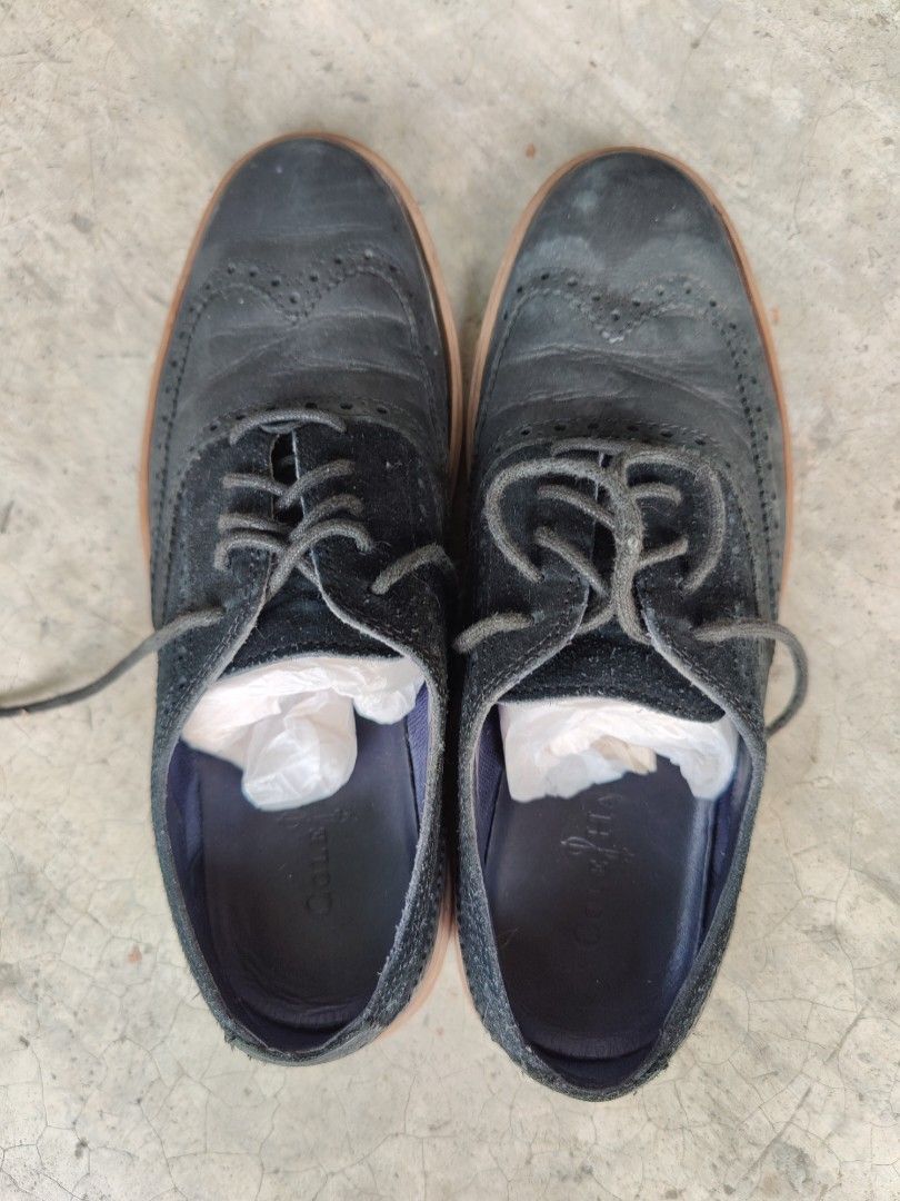 Cole Haan Brogues Leather Shoes (Category: Casual Shoes) located in Pasig City. Submitted by ethpee (Listing ID 1294993965, Image 3). Description: Visually looks great !! Has slight sole separation (very minor) but easily fixable!! Leather still in good condition with minimal signs of wear. Price negotiable !!.