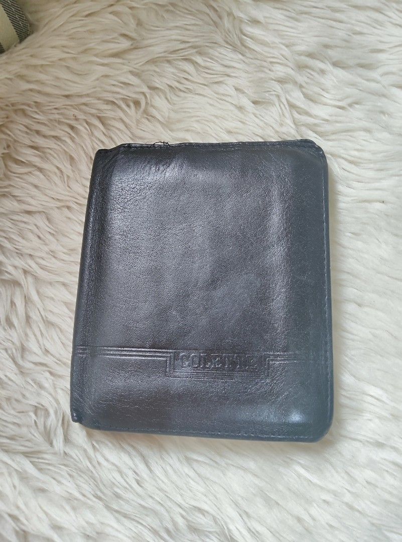COLETTE MEN VINTAGE TYPE BIFOLD WALLET (Category: Luxury Bags & Wallets) located in Quezon City. Submitted by kisstin18 (Listing ID 1304516927, Image 1). Description: GENUINE LEATHER COLETTE MEN VINTAGE TYPE BLACK CARD SLOT PAPER BILLS PHOTO SLOT.