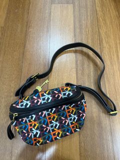 (Category: ) located in . Submitted by lissa.wadrobe (Listing ID 1304488912, Image 1). Description: .