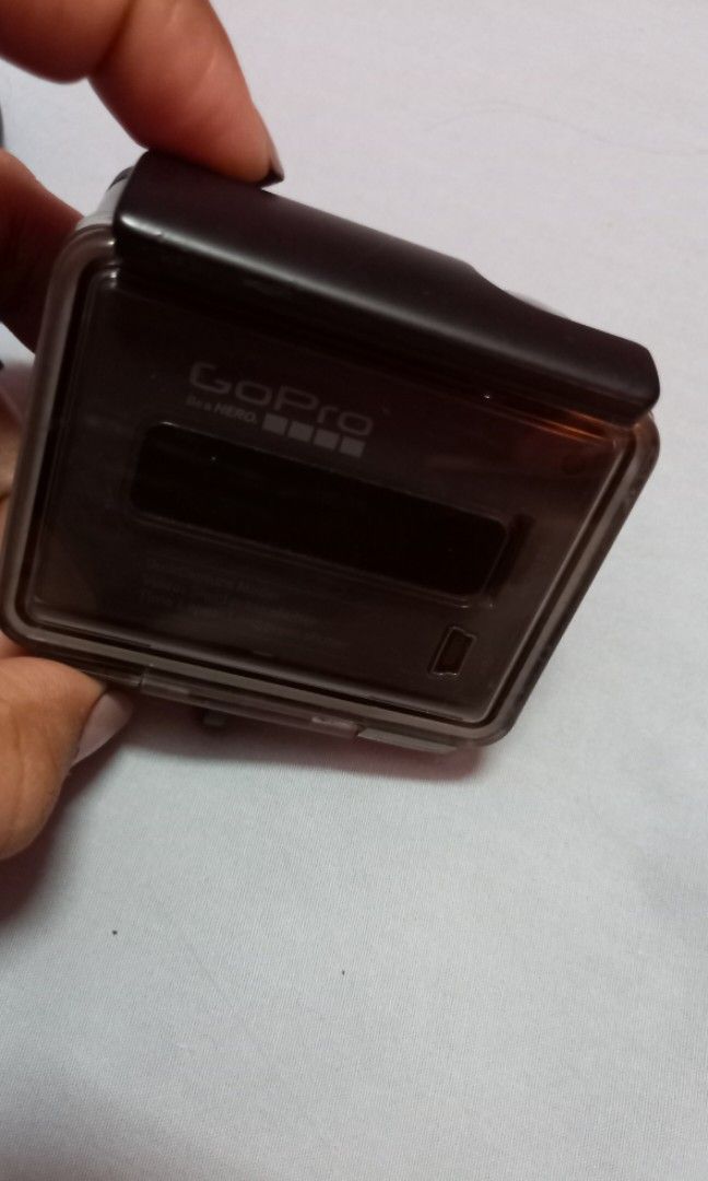 go pro hero (Category: Video Cameras) located in Quezon City. Submitted by nicoleshop96984 (Listing ID 1236370233, Image 2). Description: in good condition like new inclusion : usb charger, bag case for safety. issue : putol lang yung sa connection sa ilalim ng case yun lang issue nasa 3rd picture makikita yung issue. sa greenhills or shoppe nakakabili ng case. sa mismong go pro no issue 😊 malinaw ang video recordings provide your own sD card..