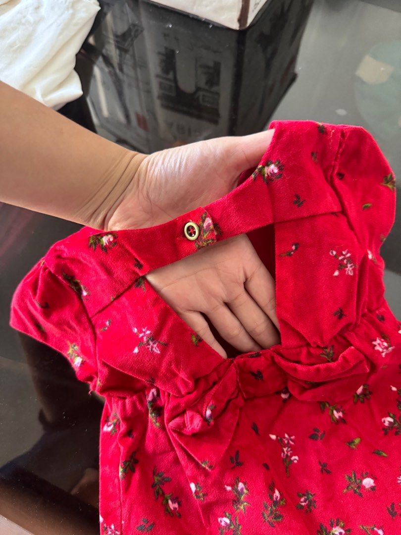 Kids dress - Old Navy (Category: Babies & Kids Fashion) located in Taguig. Submitted by coyprincess (Listing ID 1304477757, Image 2). Description: Super cute velvet dress. Like new! .