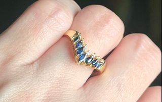 Natural blue sapphire V ring