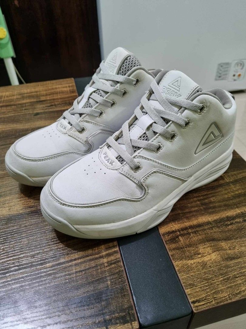 PEAK white shoes (Category: Casual Shoes) located in Cavite. Submitted by oddbird_391601 (Listing ID 1304607756, Image 1). Description: fs PEAK white shoes good as new size 8 us 41 euro meet up ; sm dasma cavite shipping thru J&T + shipping fee pm or text 0921 6168 604 thank you..