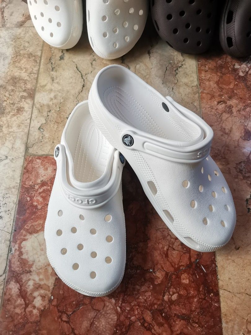 Crocs size m9w11 outlet
