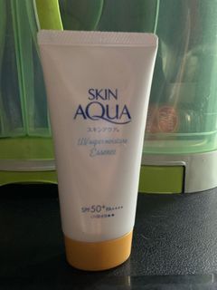 Skin Aqua UV Super Moisture Essence