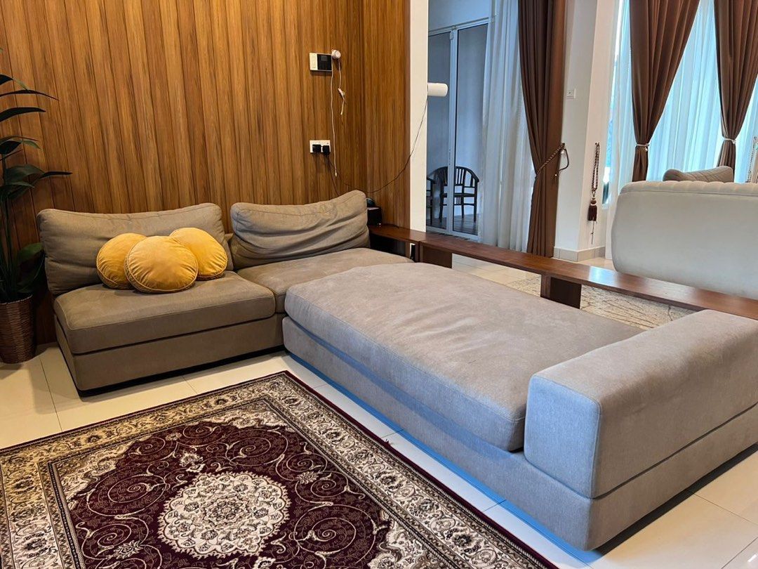 Sofas (Category: Sofas) located in Kajang. Submitted by naruto72 (Listing ID 1304570745, Image 3). Description: own transport for delivery.