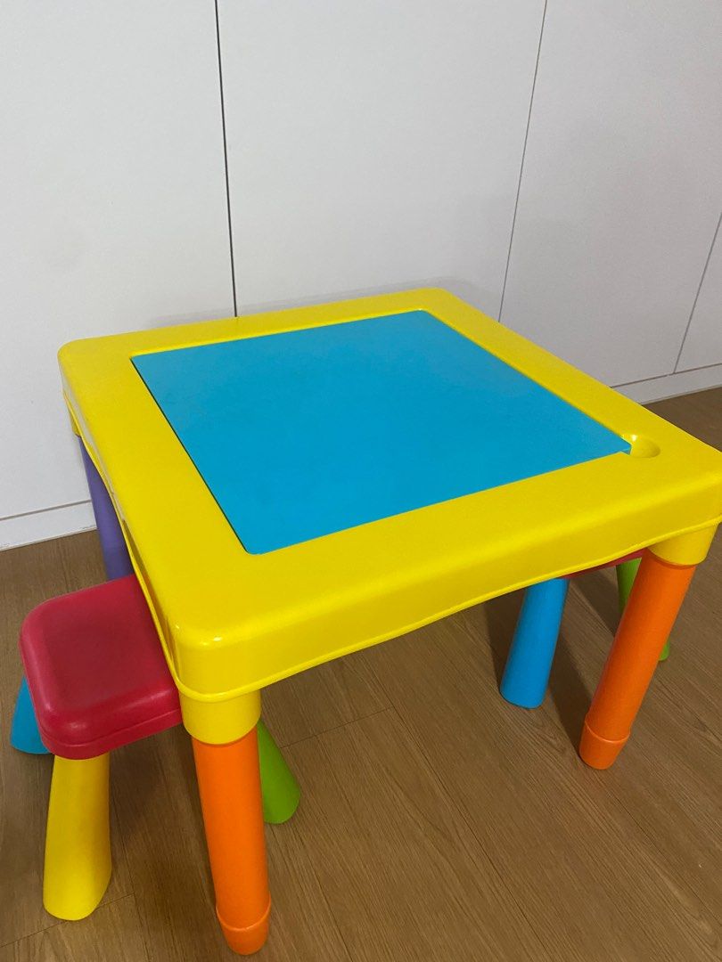 Toys R us 2 in 1 play table with lego